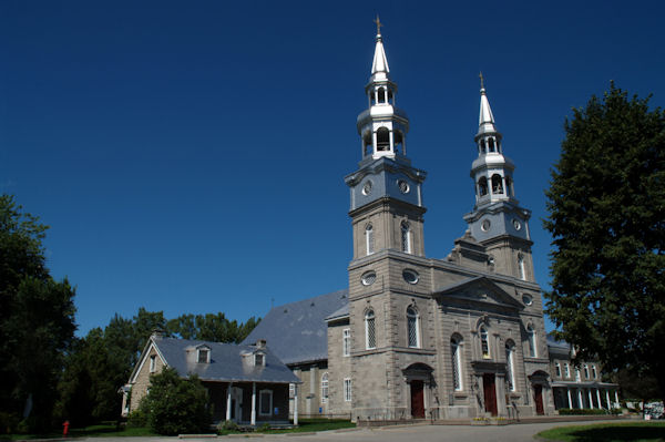 Church of La Visitation-de-la-Bienheureuse-Vierge-Marie | 1847 Boul. Gouin E, Montréal, QC H2C 1C8, Canada | Phone: (514) 388-4050