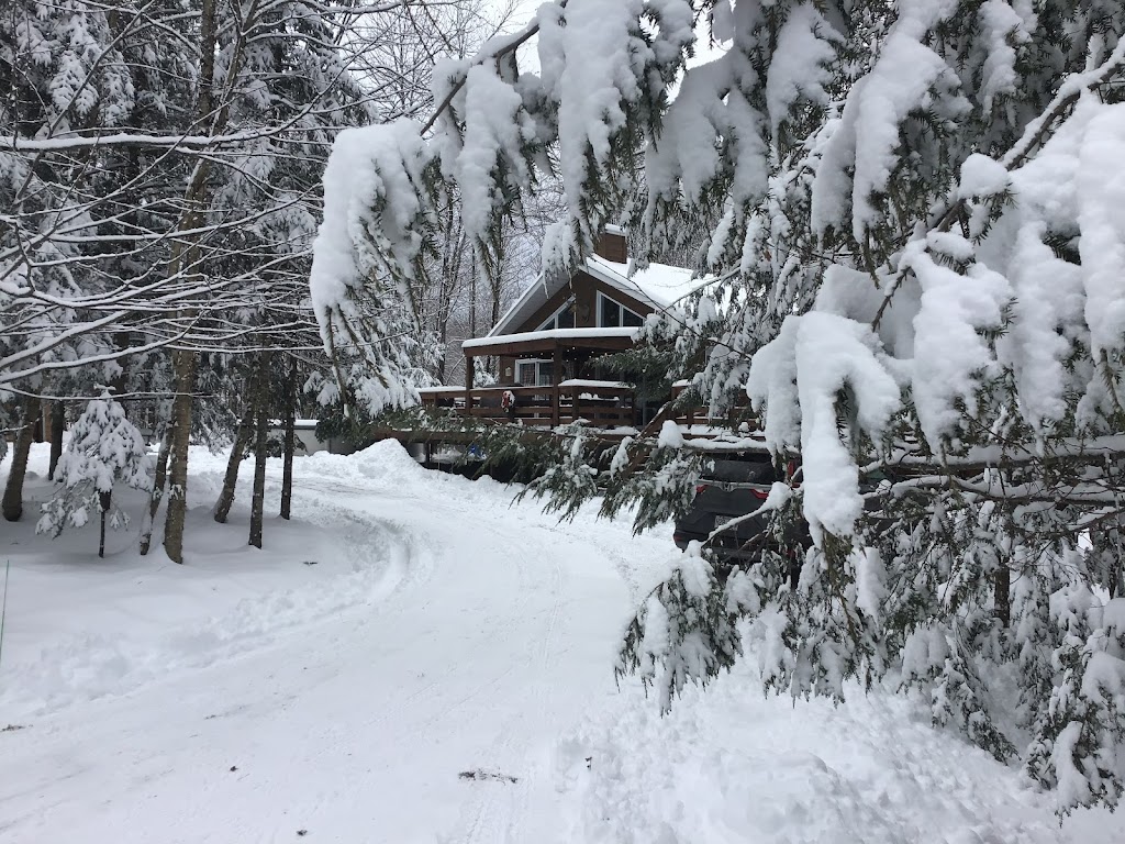 Chalet Belle Vie | 2 Chemin de la Belle-Vie Stanstead Canton, Memphrémagog, QC J0B 3E0, Canada | Phone: (514) 632-1615