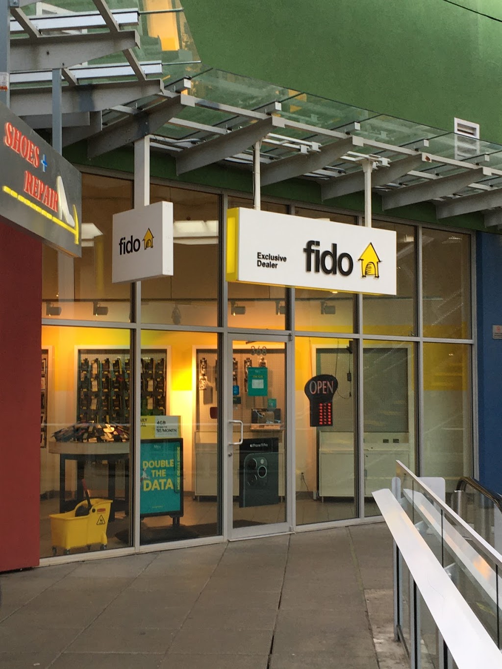 Fido | 800 Carnarvon St Unit 368, New Westminster, BC V3M 0G3, Canada | Phone: (604) 553-2208