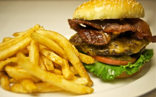 Rallis Burger & Grill | 294 Queen St, Acton, ON L7J 1P9, Canada | Phone: (519) 853-5775