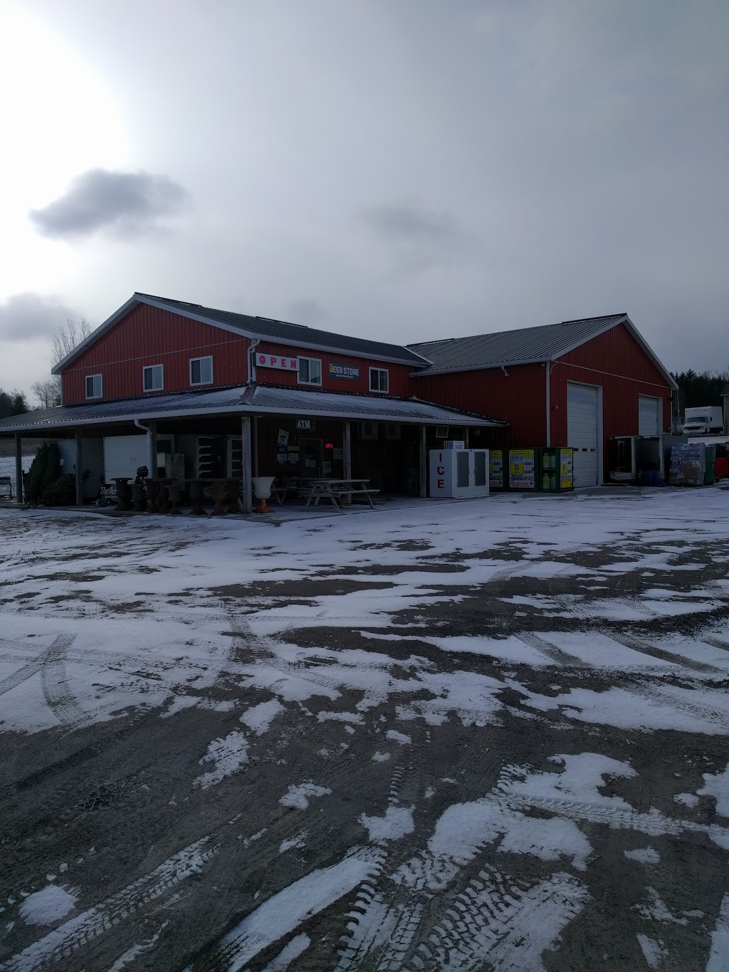 The Red Barn Country Market | 103 Lonsberry Rd, Roseneath, ON K0K 2X0, Canada | Phone: (905) 352-1085