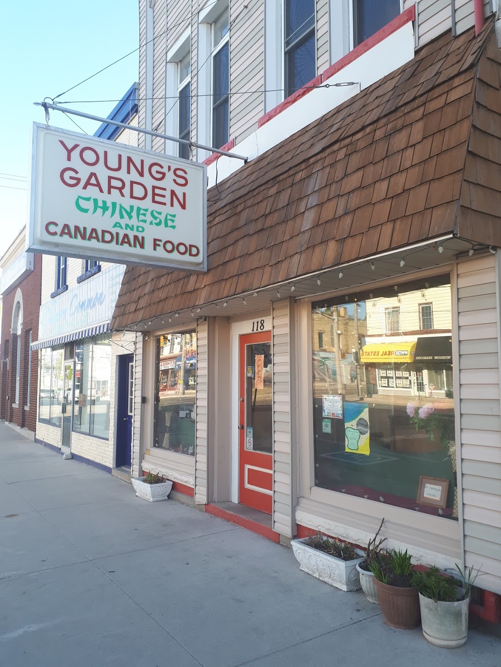 Youngs Garden Restaurant | 118 Garafraxa St N, Durham, ON N0G 1R0, Canada | Phone: (519) 369-2387