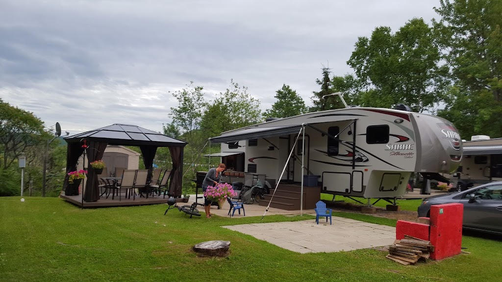 Camping la Tuque | 1 Rue de la Rivière, La Tuque, QC G9X 3N6, Canada | Phone: (819) 523-4561