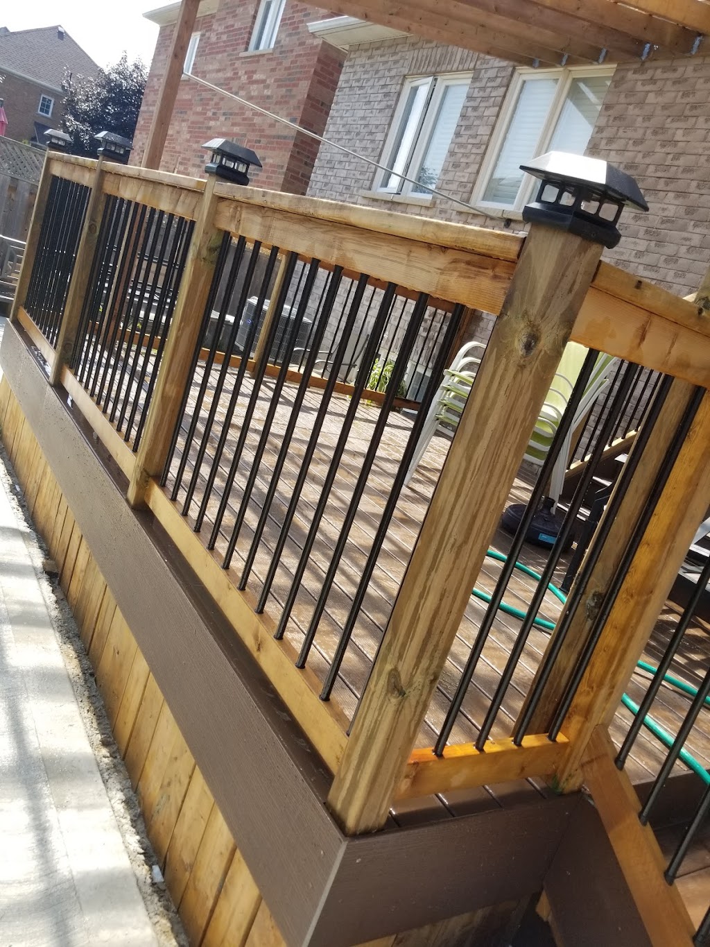 Exclusivefencing and Decking | 19 Zamek St, Brampton, ON L6R 3V3, Canada | Phone: (289) 981-9217