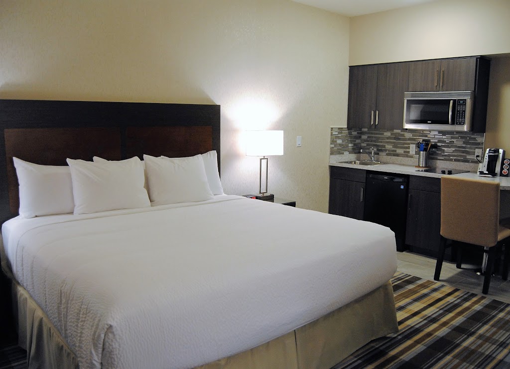 Days Inn & Suites by Wyndham Airdrie | 911 Highland Park Cove Northeast, Airdrie, AB T4A 0R2, Canada | Phone: (587) 600-0297