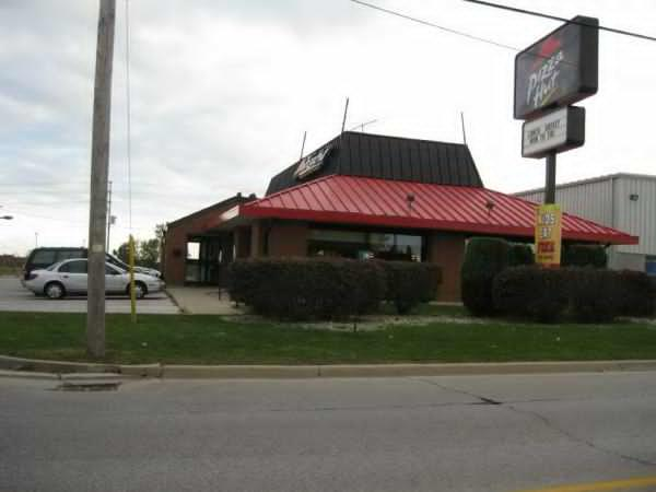 Pizza Hut | 246 Talbot St W, Leamington, ON N8H 1P1, Canada | Phone: (519) 322-5556