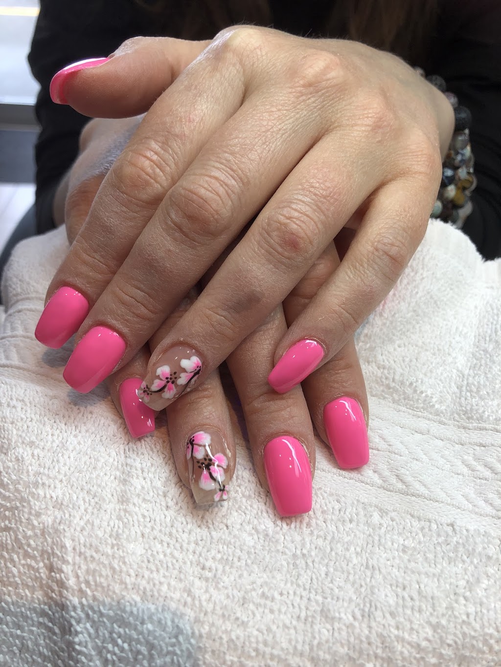 Nail Queens | 32500 S Fraser Way, Abbotsford, BC V2T 4W1, Canada | Phone: (604) 504-5583