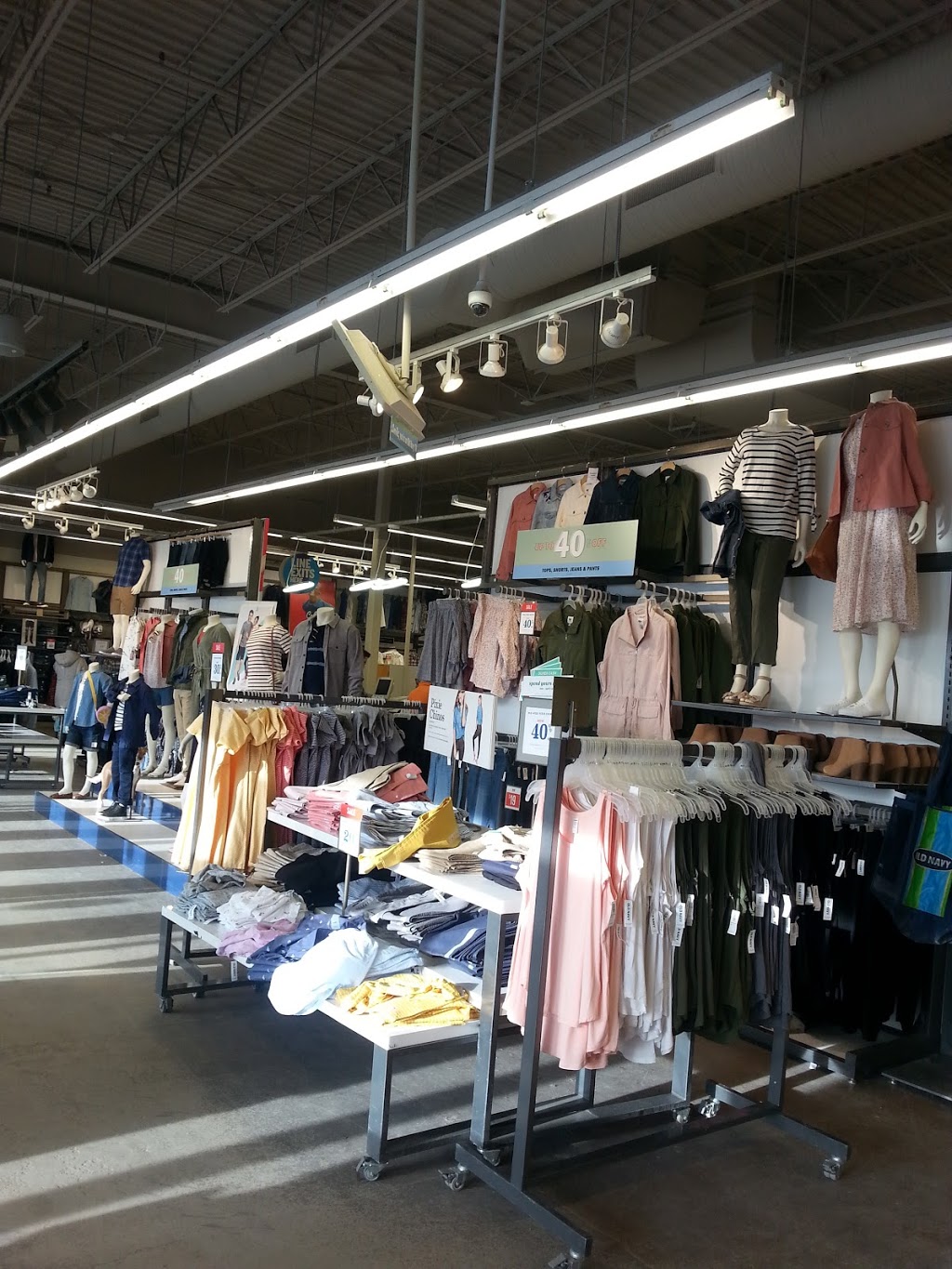 Old Navy | 3120 Quance St E, Regina, SK S4V 3B8, Canada | Phone: (306) 775-1860