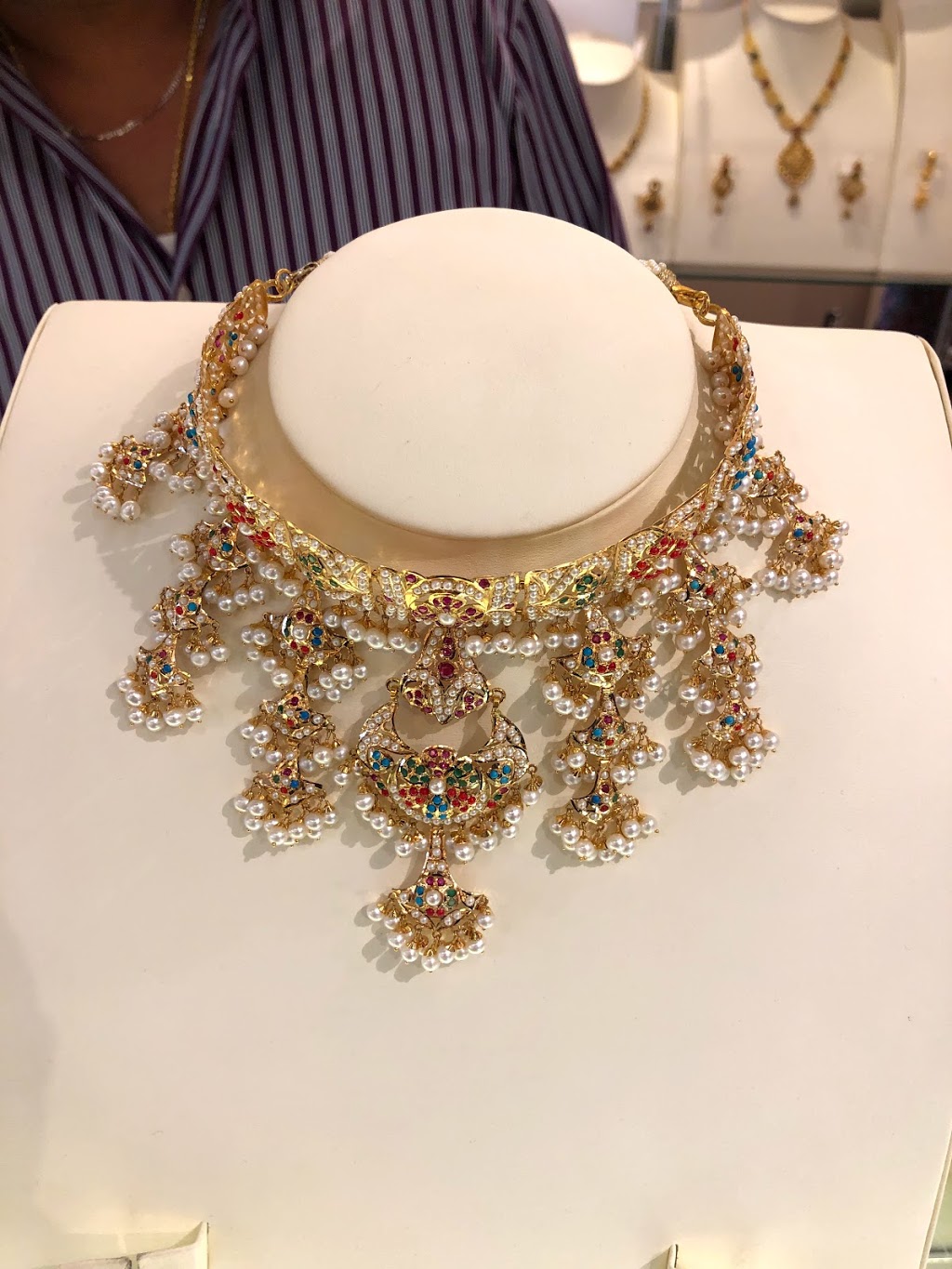 Maharani Jewellers | 7112 Airport Rd, Mississauga, ON L4T 1R3, Canada | Phone: (905) 364-0066