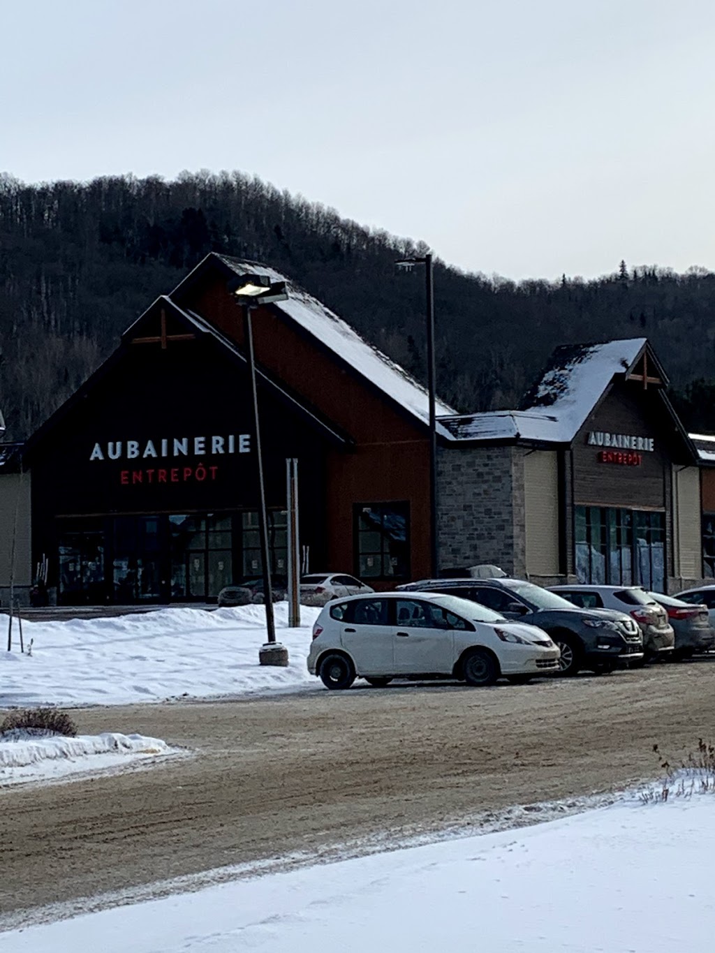 Aubainerie Entrepôt | 365 Trans Canada Hwy, QC-117, Mont-Tremblant, QC J8E 2X4, Canada | Phone: (819) 425-1145