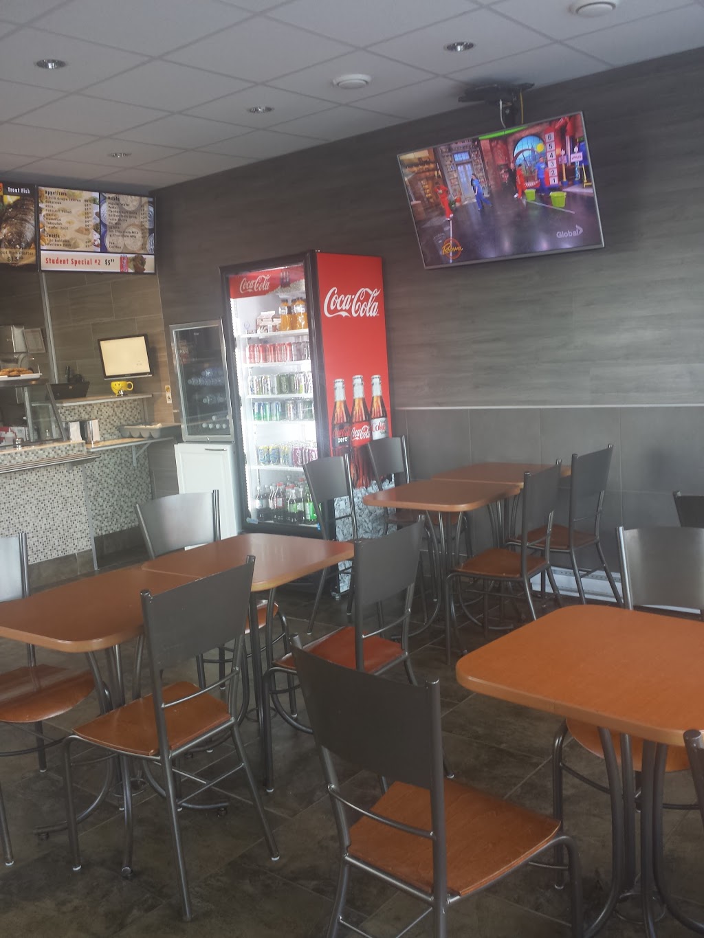 Shawarma & Grill ROCKLAND | 2848 Laurier St, Rockland, ON K4K 1A3, Canada | Phone: (613) 446-3535