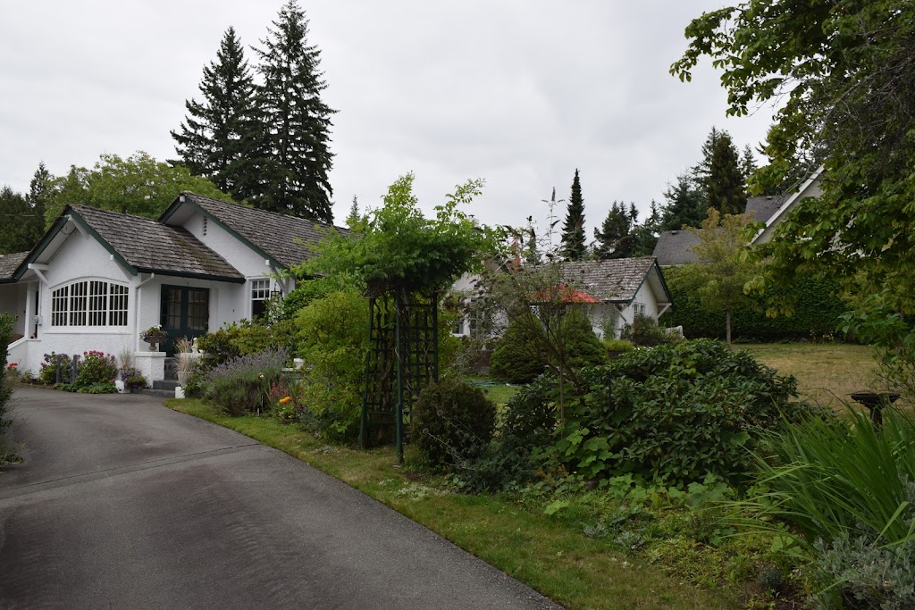 La Rosetta B&B | 106 Hoylake Rd E, Qualicum Beach, BC V9K 1L7, Canada | Phone: (250) 752-7227