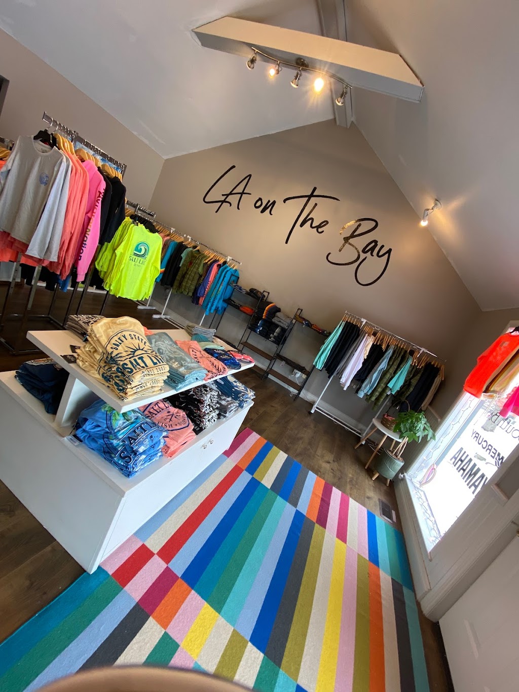 LA on The Bay | 16 Bruce St N Unit 5, Thornbury, ON N0H 2P0, Canada | Phone: (519) 802-4927