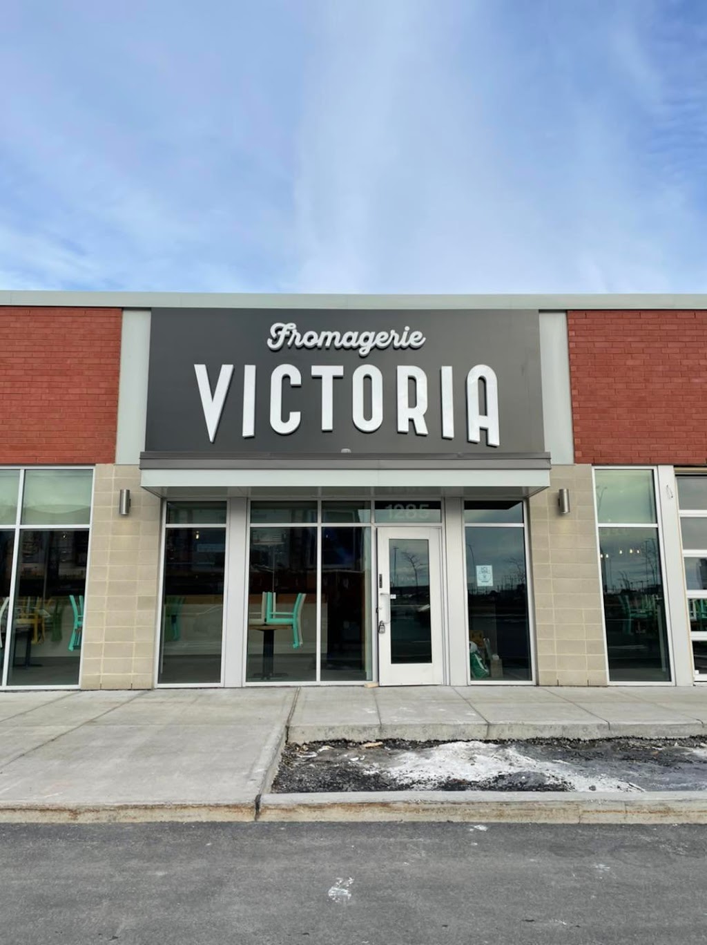 Fromagerie Victoria | 1285 Rue Douglas, Saint-Jean-sur-Richelieu, QC J2W 1C7, Canada | Phone: (450) 390-0309