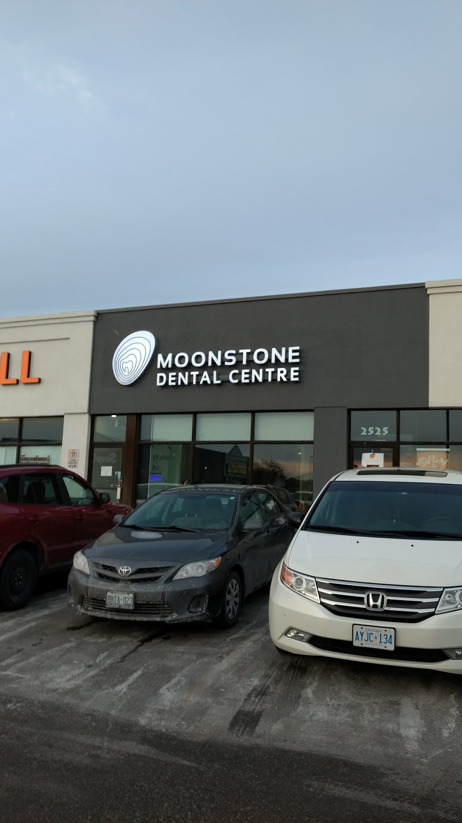 Moonstone Dental Centre | 2525 Hampshire Gate #4a, Oakville, ON L6H 6C8, Canada | Phone: (905) 829-5665