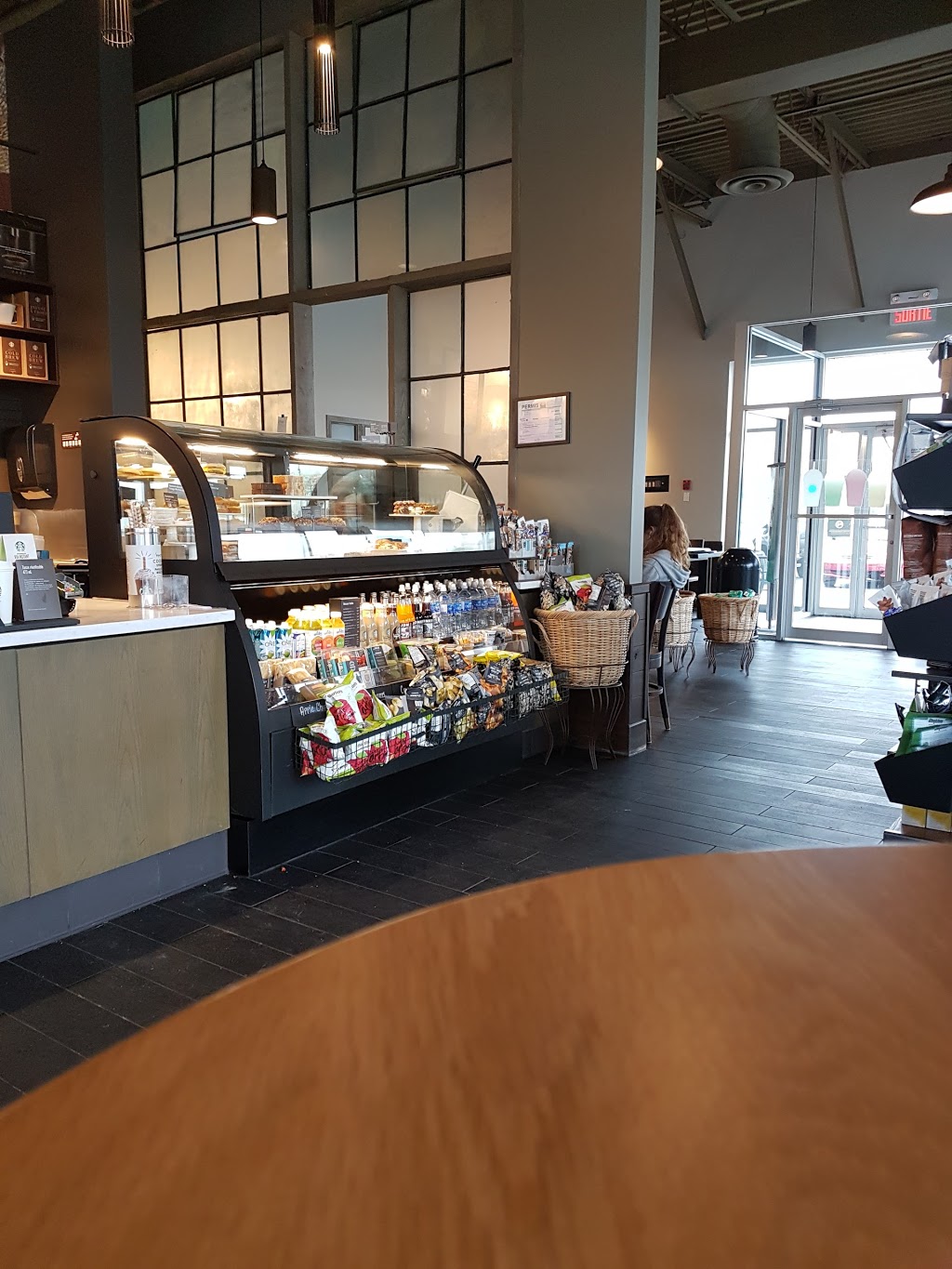 Starbucks | 25 Boulevard Don-Quichotte #15, LÎle-Perrot, QC J7V 7X4, Canada | Phone: (514) 453-3727