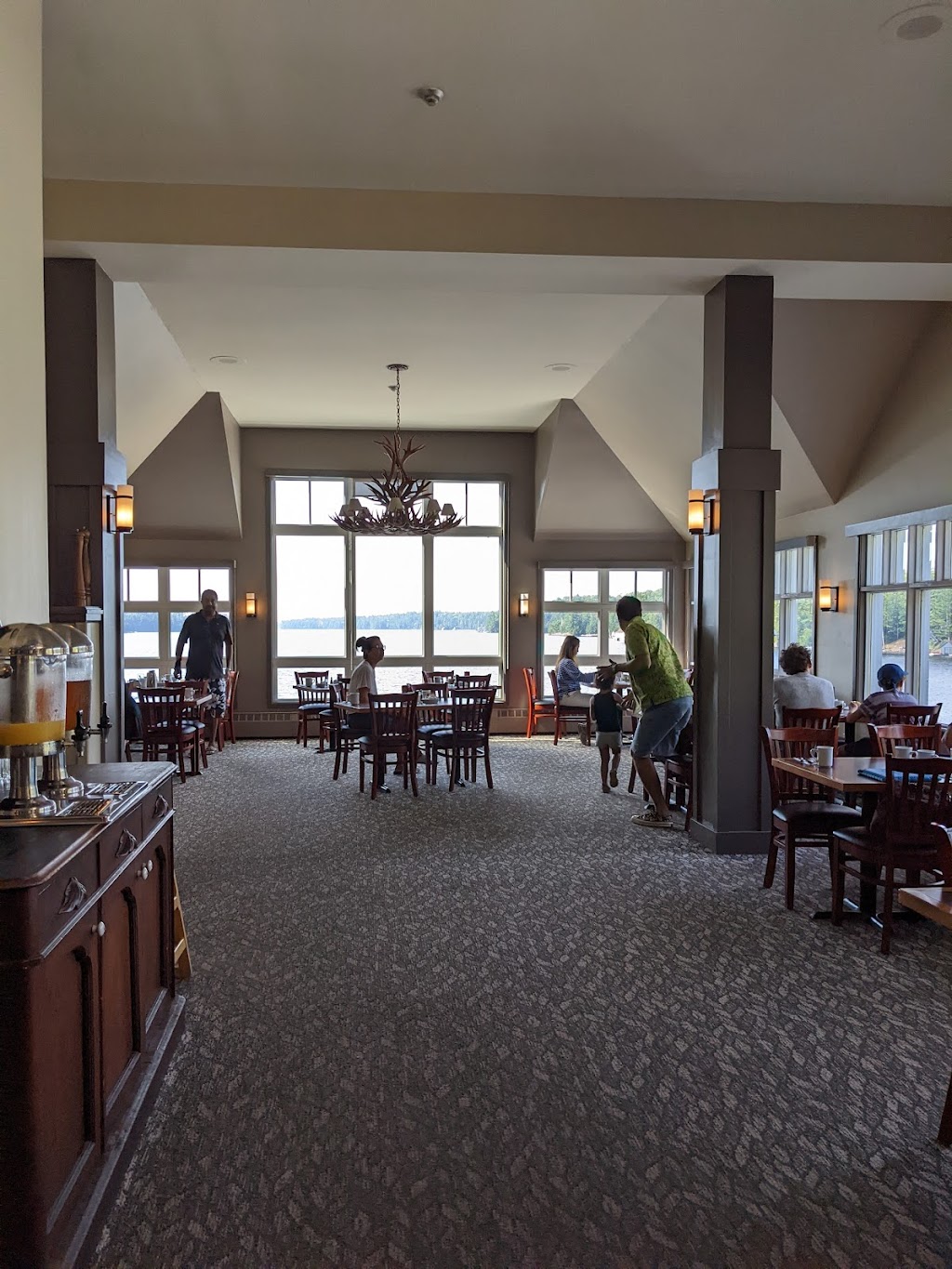 Windows Restaurant at Rocky Crest | 20 Barnwood Dr, MacTier, ON P0C 1H0, Canada | Phone: (800) 263-5763