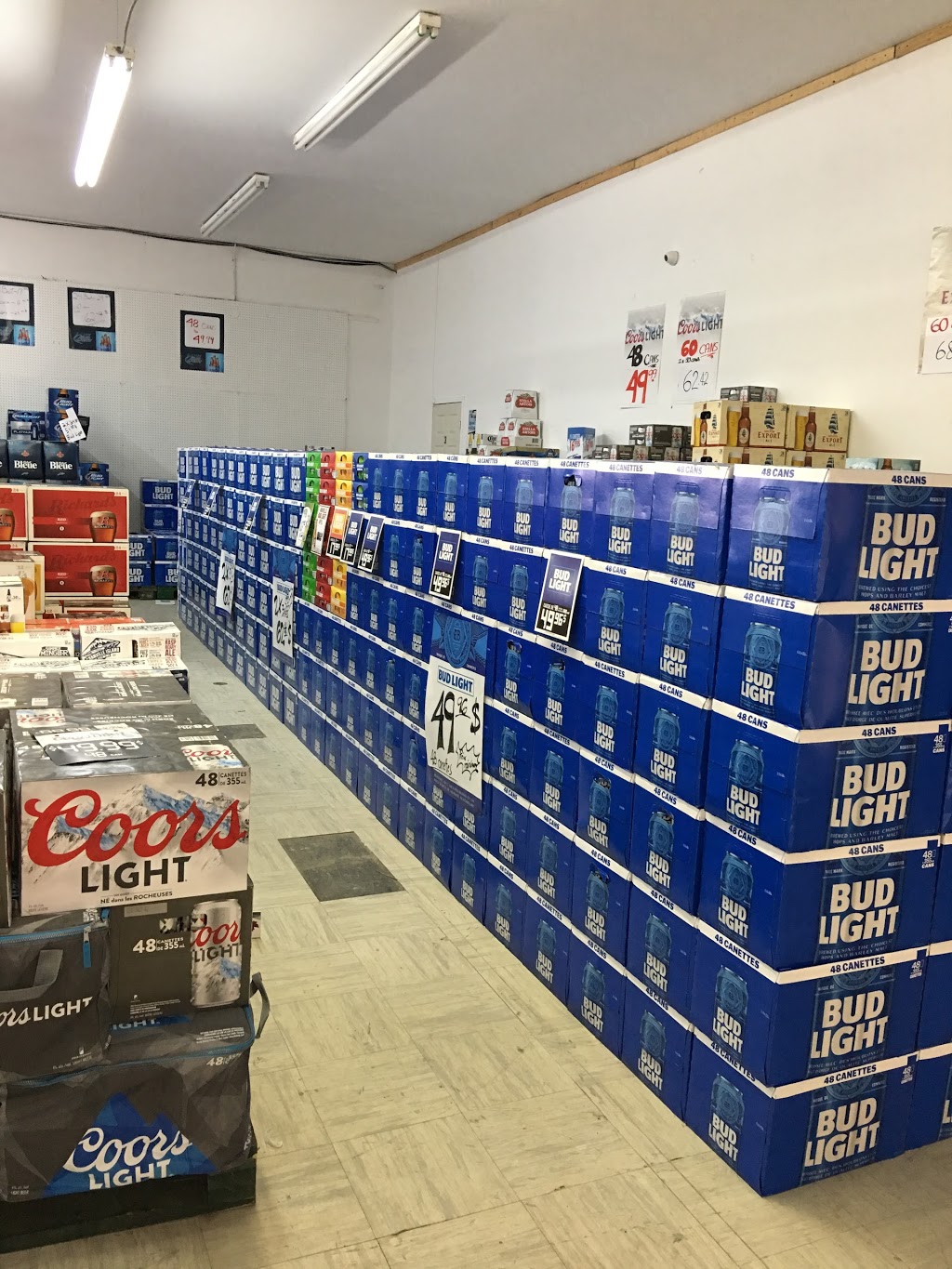 Roi De La Bière / Beer King | 990 Rue Principale, Rivière-Beaudette, QC J0P 1R0, Canada | Phone: (450) 269-3332