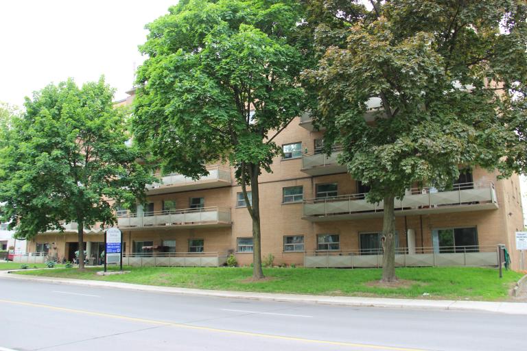 Gage Park Towers | 200 Gage Ave S, Hamilton, ON L8M 3E2, Canada | Phone: (905) 312-8905