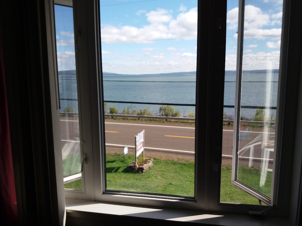 Ocean Breeze B&B: Digby, Nova Scotia | 359 Shore Rd, Digby, NS B0V 1A0, Canada | Phone: (902) 245-4269