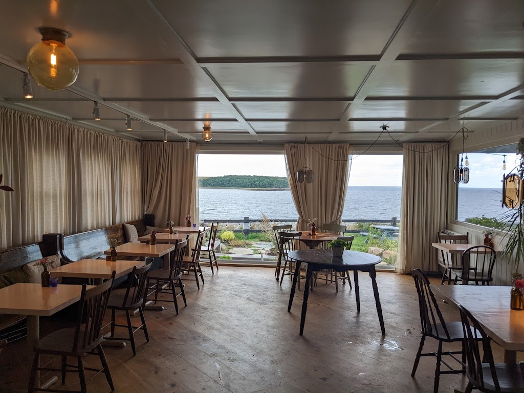 Labri café, restaurant et bar | 15559 Cabot Trail, Chéticamp, NS B0E 1H0, Canada | Phone: (902) 224-3888