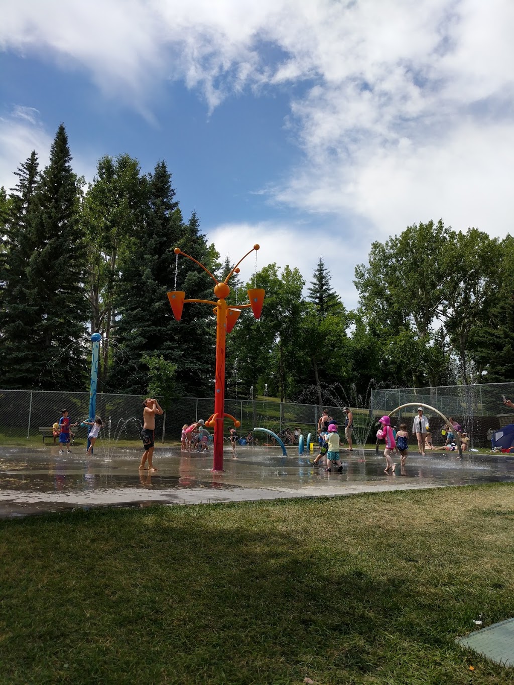 Splash Park | 2032 Chicoutimi Dr NW, Calgary, AB T2L 0V7, Canada