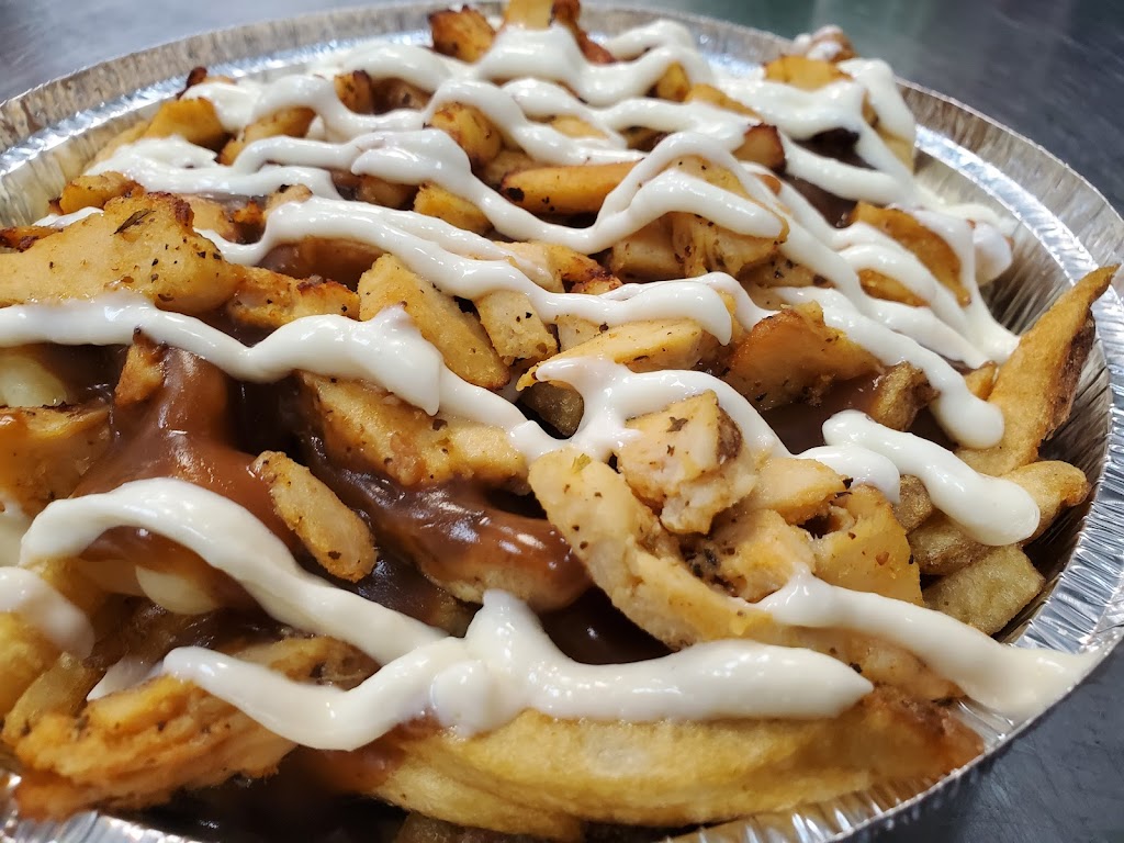 Peppery Pizza and Poutine | 512 Sackville Dr, Lower Sackville, NS B4C 2R8, Canada | Phone: (902) 252-5353