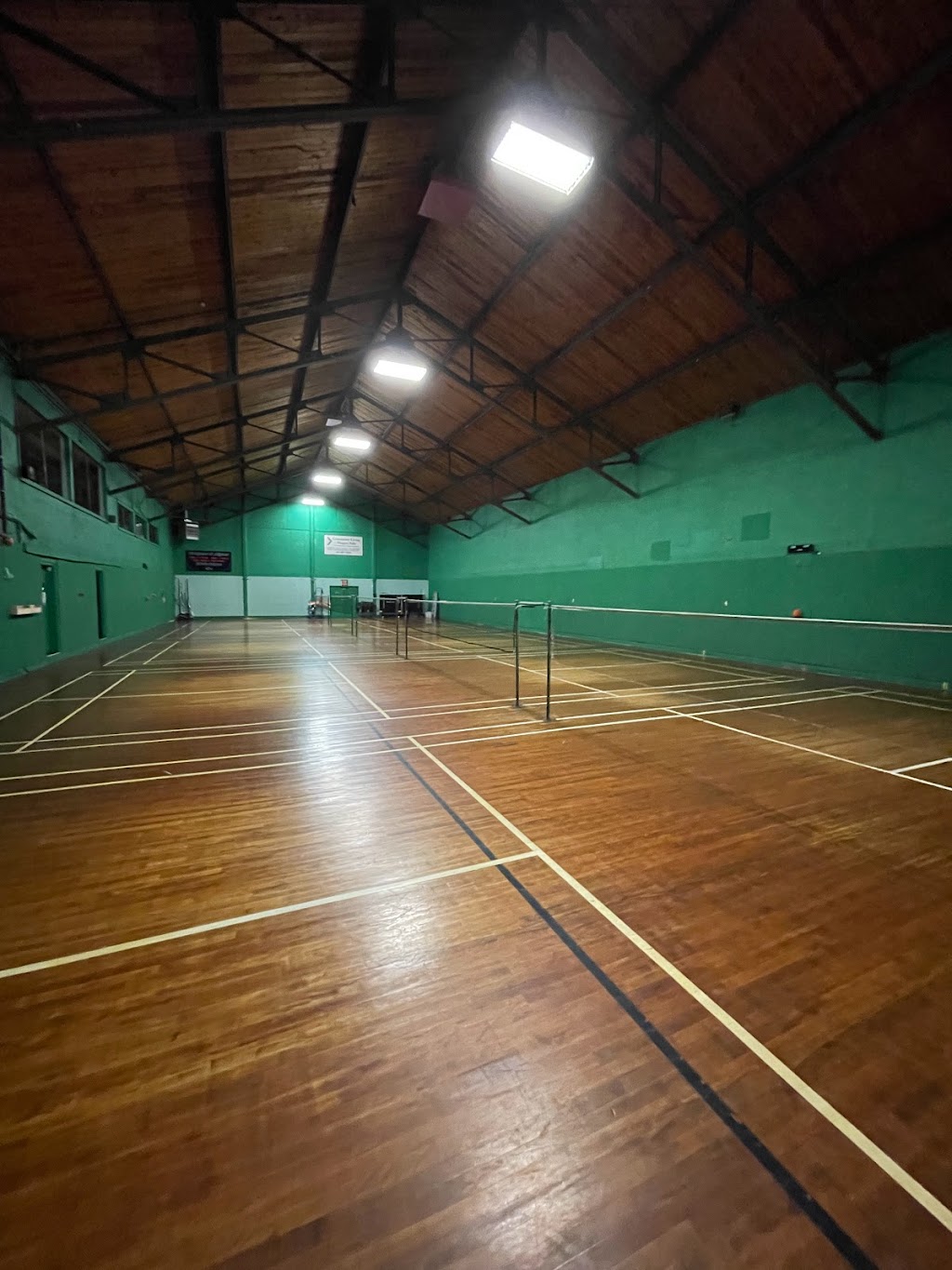 Niagara Falls Badminton & Tennis Club | 5300 Willmott St, Niagara Falls, ON L2E 2A7, Canada | Phone: (905) 354-1232