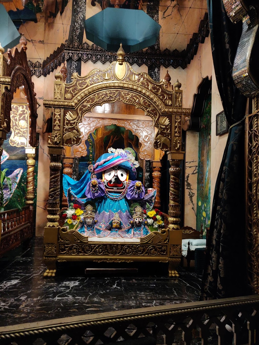 ISKCON Montreal: Centre Hare Krishna | 1626 Bd Pie-IX, Montréal, QC H1V 2C5, Canada | Phone: (514) 521-1301