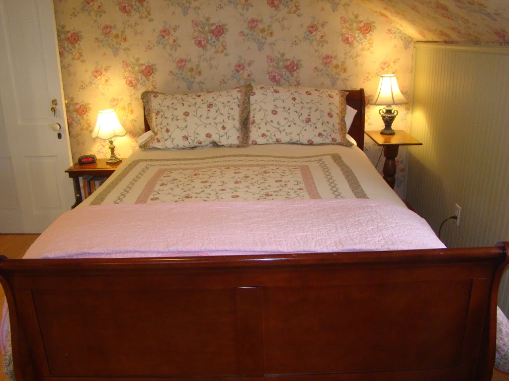 Gables Bed and Breakfast | 207 Point St, Stayner, ON L0M 1S0, Canada | Phone: (705) 517-0221