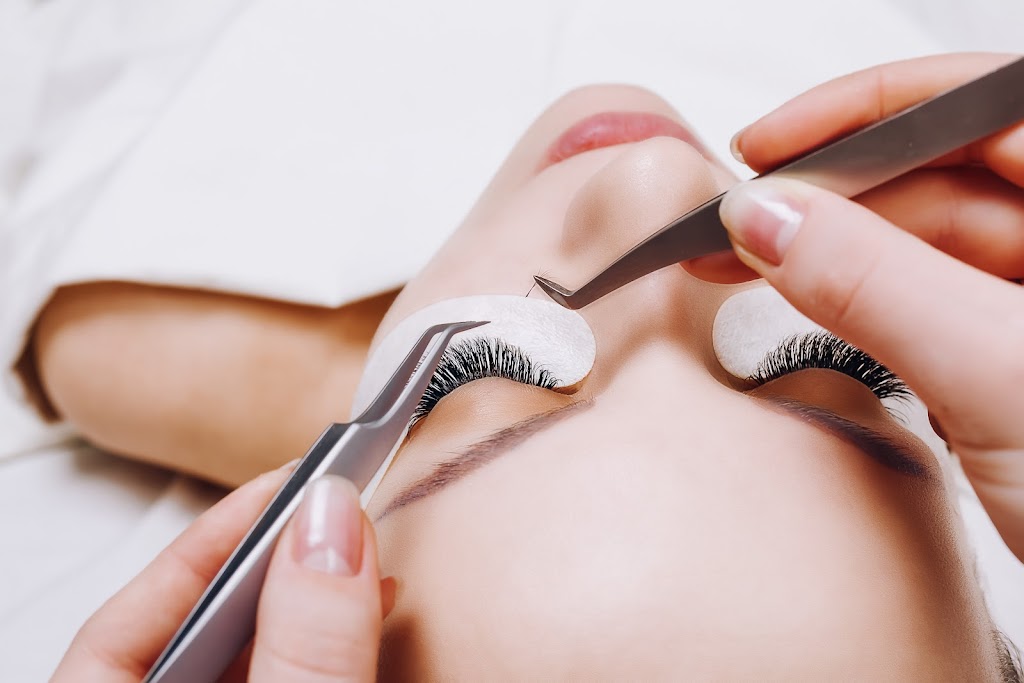 Cils & Beauté MT | 21 Rue de Lorne, Blainville, QC J7C 4L7, Canada | Phone: (514) 883-5547