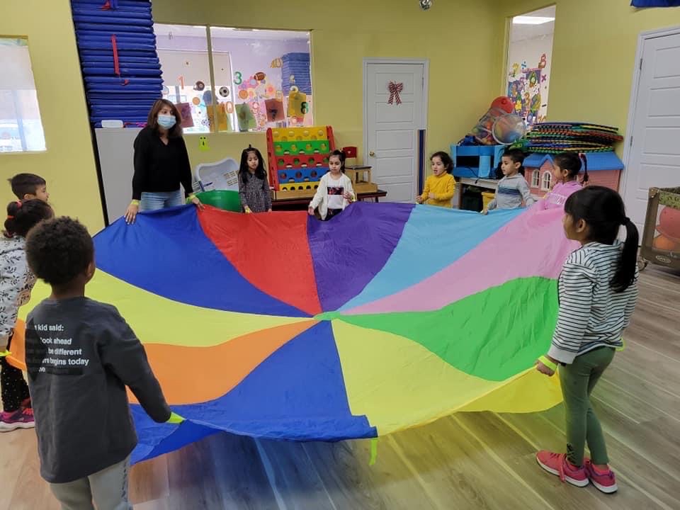 Petite Ecole De Grandes Découvertes | 2140 Rue Lucien-Thimens, Saint-Laurent, QC H4R 1L1, Canada | Phone: (514) 303-8949