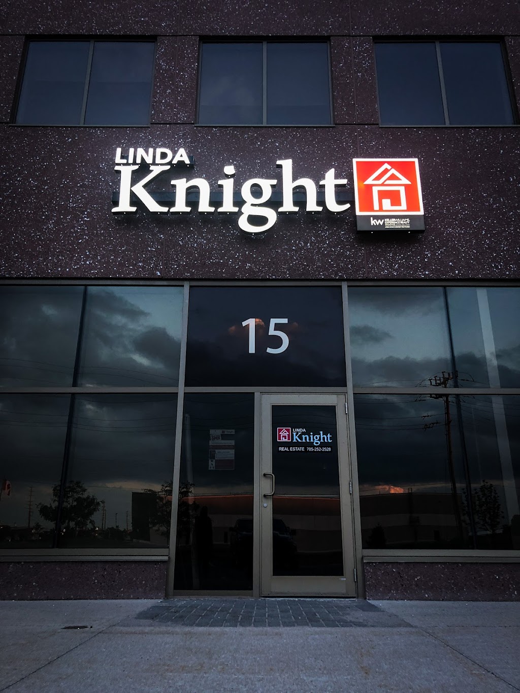 Linda Knight, Broker | 222 Mapleview Dr W Unit 15, Barrie, ON L4N 8X1, Canada | Phone: (705) 252-2528