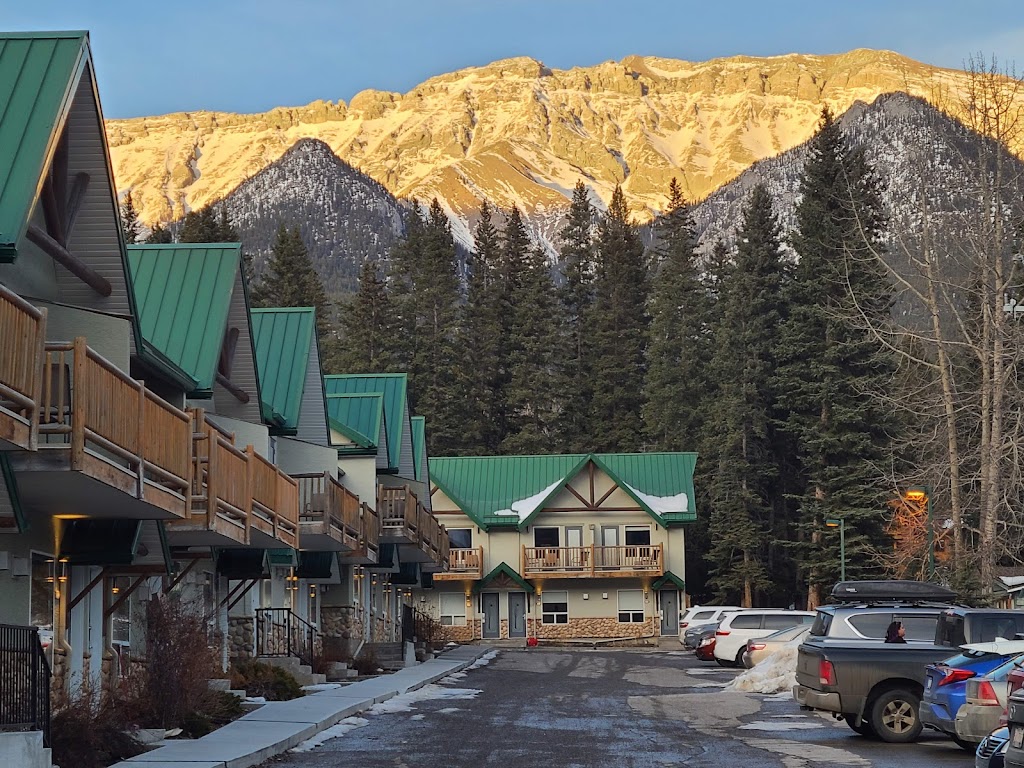 Mount Rundle View Chalet | 1200 Harvie Heights Rd Unit 232, Harvie Heights, AB T1W 2W2, Canada | Phone: (403) 606-4616