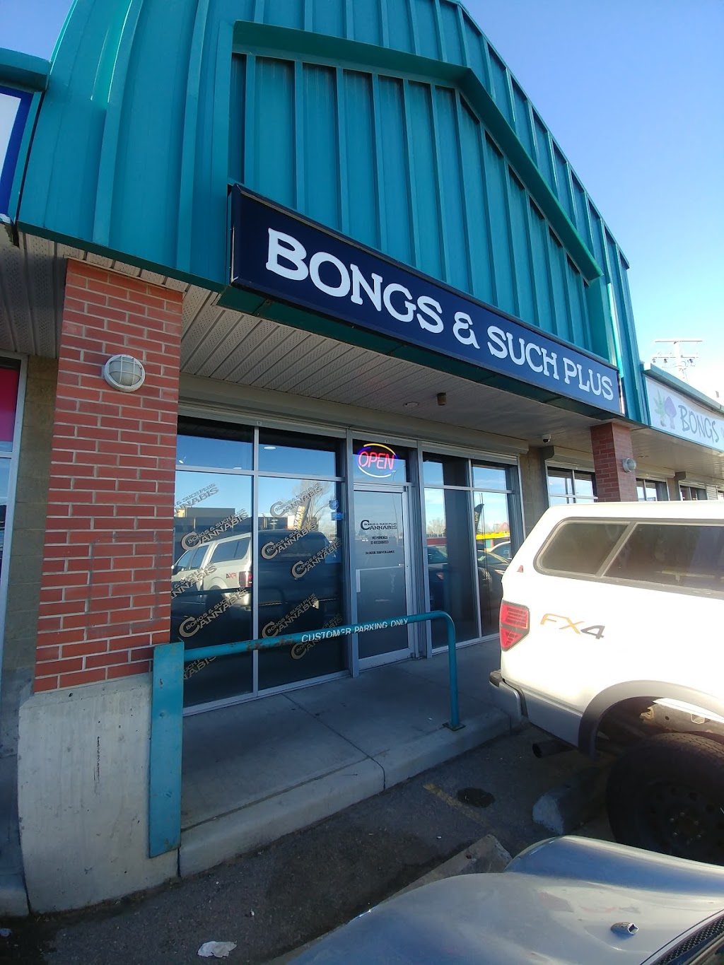 Bongs & Such Plus | 4825 Macleod Trail SW, Calgary, AB T2G 0A7, Canada