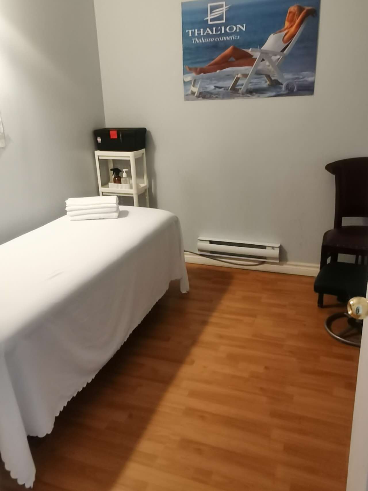 D & W Wellness Massage Studio | 825 Bloor St W, Toronto, ON M6G 1M1, Canada | Phone: (416) 537-0259