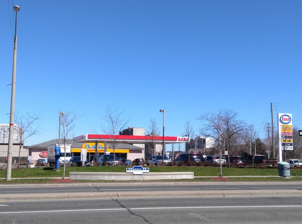 Esso | 2370 Lawrence Ave E, Scarborough, ON M1P 2R5, Canada | Phone: (416) 751-2541