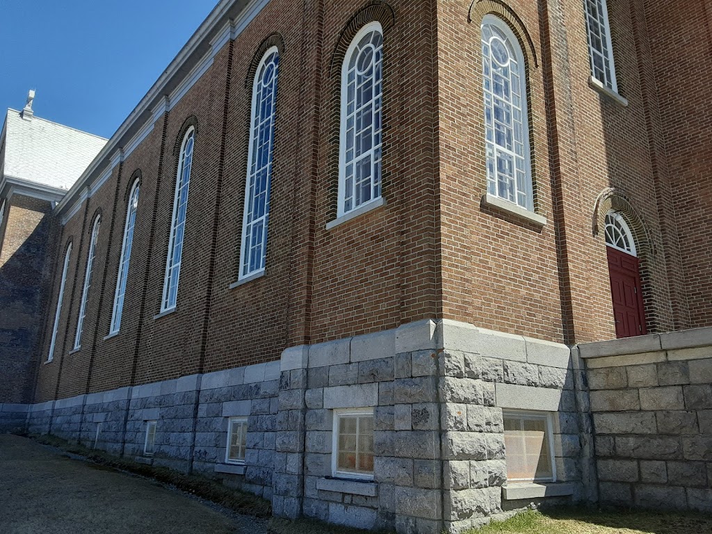 Église catholique Saint-Joseph-de-la-Rivière-Bleue | 25 Rue de lÉglise N, Rivière-Bleue, QC G0L 2B0, Canada | Phone: (418) 862-2805 ext. 380