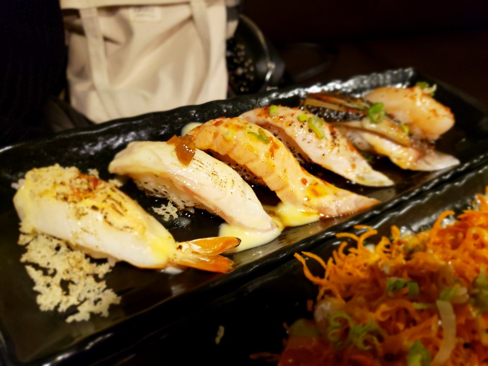 Sushi U | 5901 Broadway #5, Burnaby, BC V5B 2Y1, Canada | Phone: (604) 291-0080