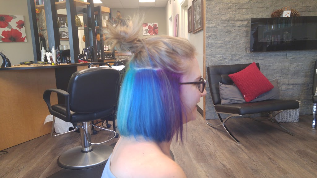 Village Hair Works | 8999 Victoria St, Metcalfe, ON K0A 2P0, Canada | Phone: (613) 821-0917