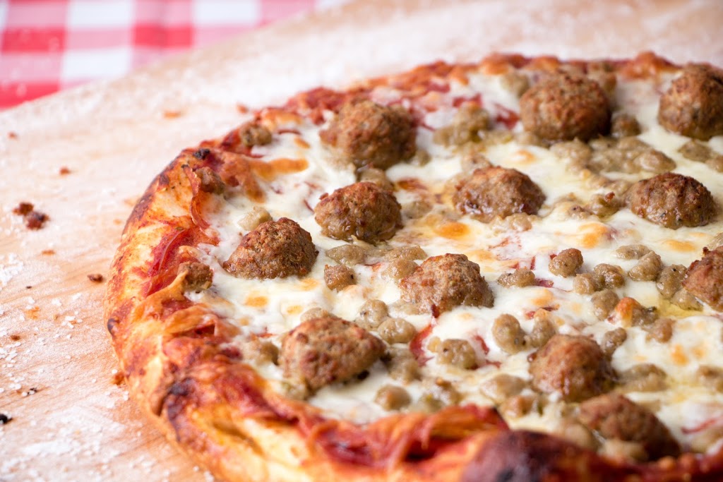 Mr Mozzarella Kelowna Pizza & Wings | 11-4600 Lakeshore Rd, Kelowna, BC V1W 1X4, Canada | Phone: (250) 872-2222