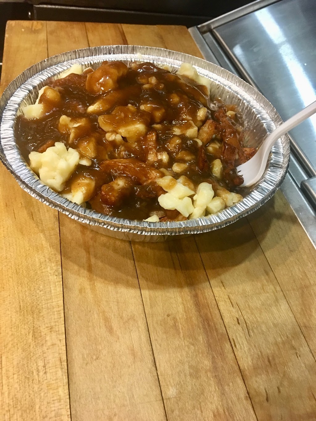 Poutine O Bec | 11595 Rue Notre-Dame Est, Pointe-aux-Trembles, QC H1B 2X3, Canada | Phone: (514) 400-1379