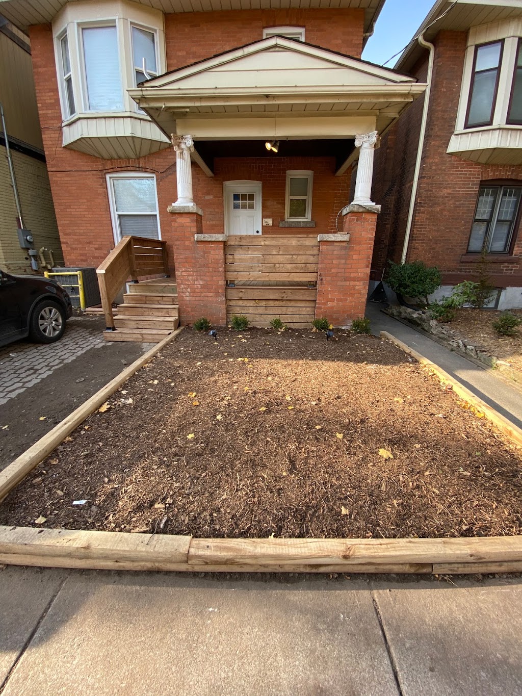 Black Crown Landscaping Inc | 577 Burlington St E, Hamilton, ON L8L 4J5, Canada | Phone: (905) 218-3621