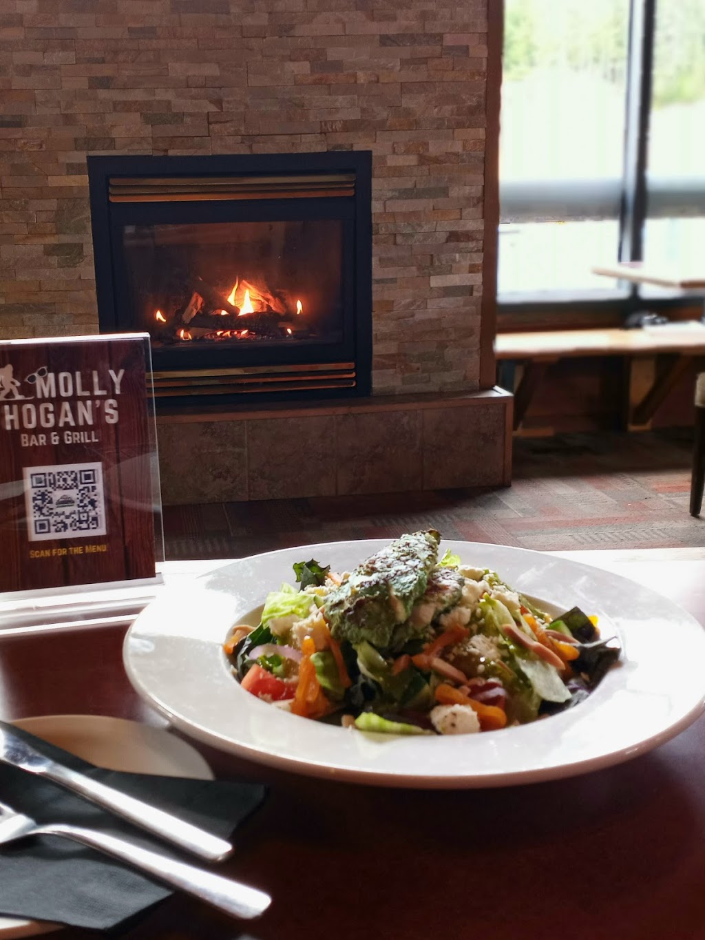 Molly Hogans Bar & Grill | 20955 Hemlock Valley Rd, Agassiz, BC V0M 1A1, Canada | Phone: (604) 797-4411