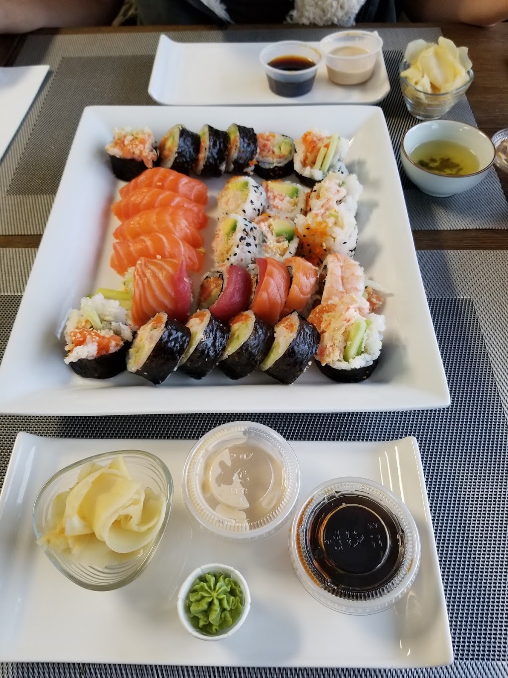 NirVana Sushi et Plus | 2500 Rue des Nations, Saint-Laurent, QC H4R 3J9, Canada | Phone: (514) 439-5099