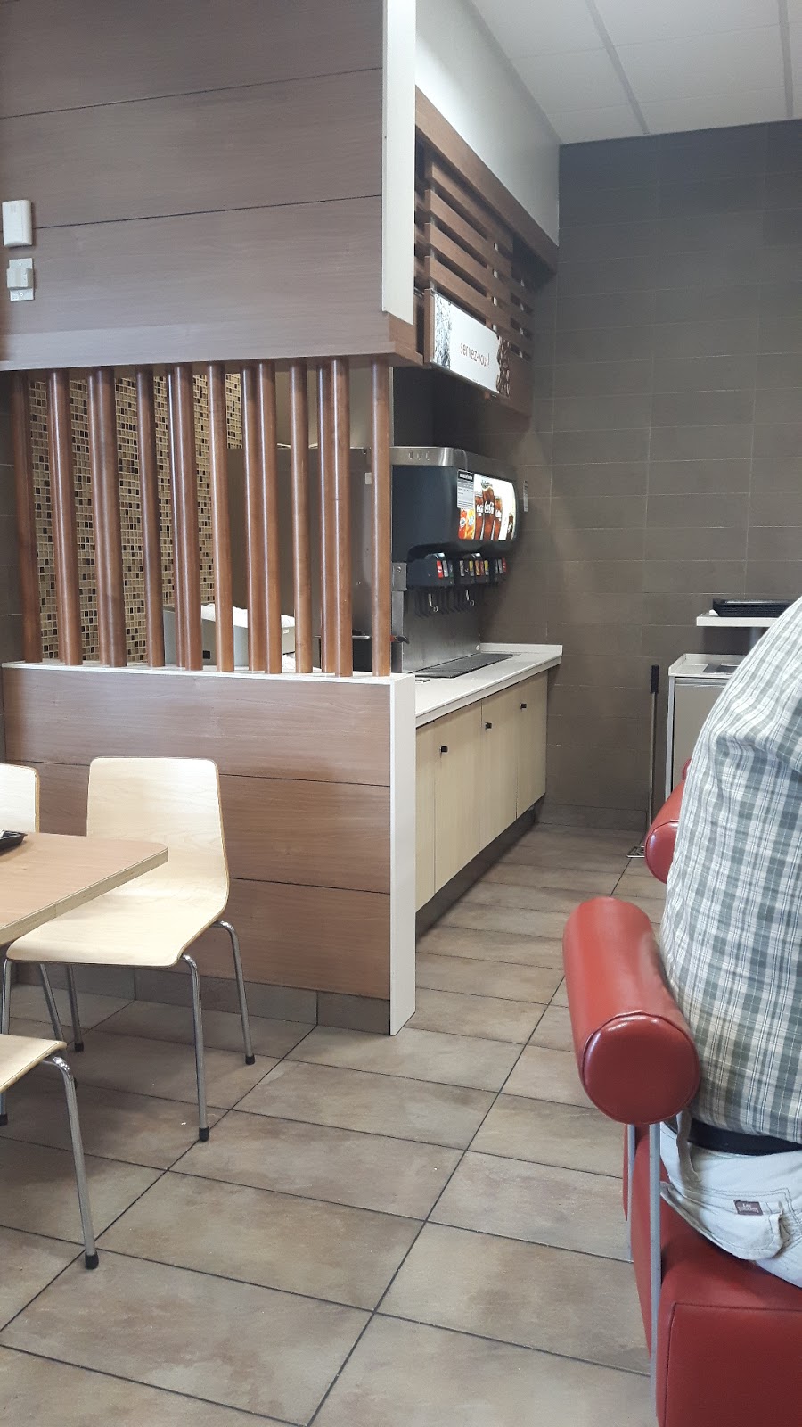 McDonalds | 6797 Boulevard Newman, LaSalle, QC H8N 3E4, Canada | Phone: (514) 364-5282