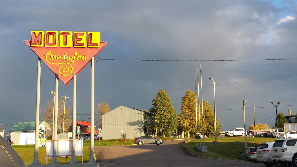 Motel Chute des Pères | 46 Panoramique Boul, 46 Bd Panoramique, Dolbeau-Mistassini, QC G8L 5G9, Canada | Phone: (418) 276-1492