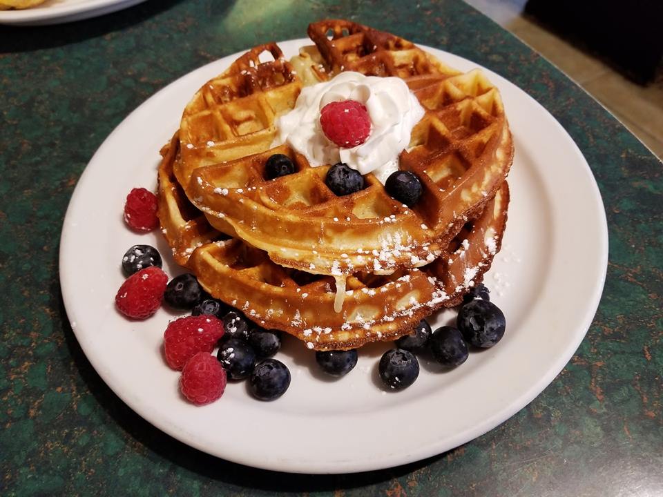 Bravo Family Restaurant & Dining Lounge | 495 King St E, Gananoque, ON K7G 1G9, Canada | Phone: (613) 382-2163