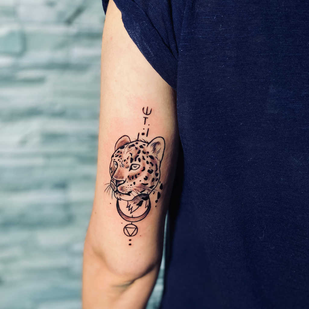 Deluxe Tattoo | Inverness St, Vancouver, BC V5X 4E9, Canada | Phone: (778) 917-8843