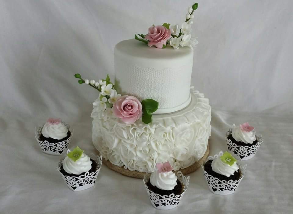 Charismatic Cakes by Jenn | 78 Meadowglade Rd, Courtice, ON L1E 3H9, Canada | Phone: (905) 721-2026